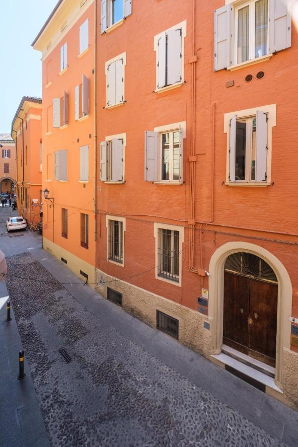Golden Suite By Studio Vita Bolonia Exterior foto